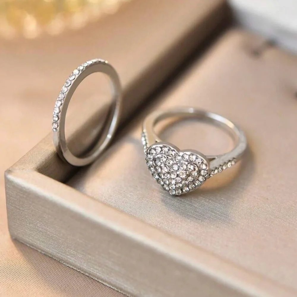 NWT Elegant Silver Heart Wedding Ring Set